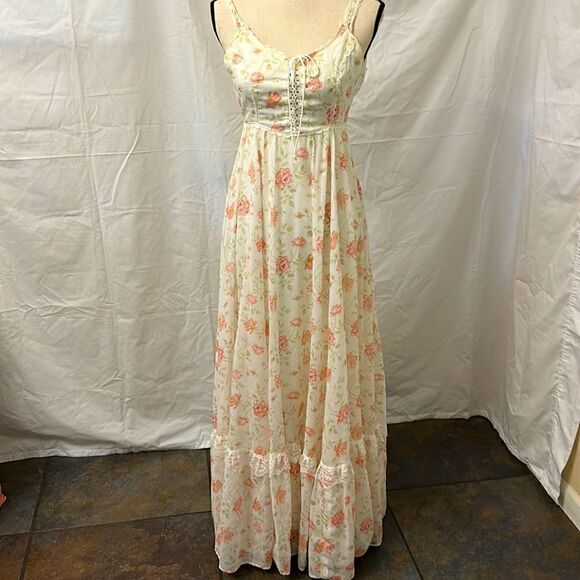 Vintage Gunne Sax Rose bush lace up dress size 5